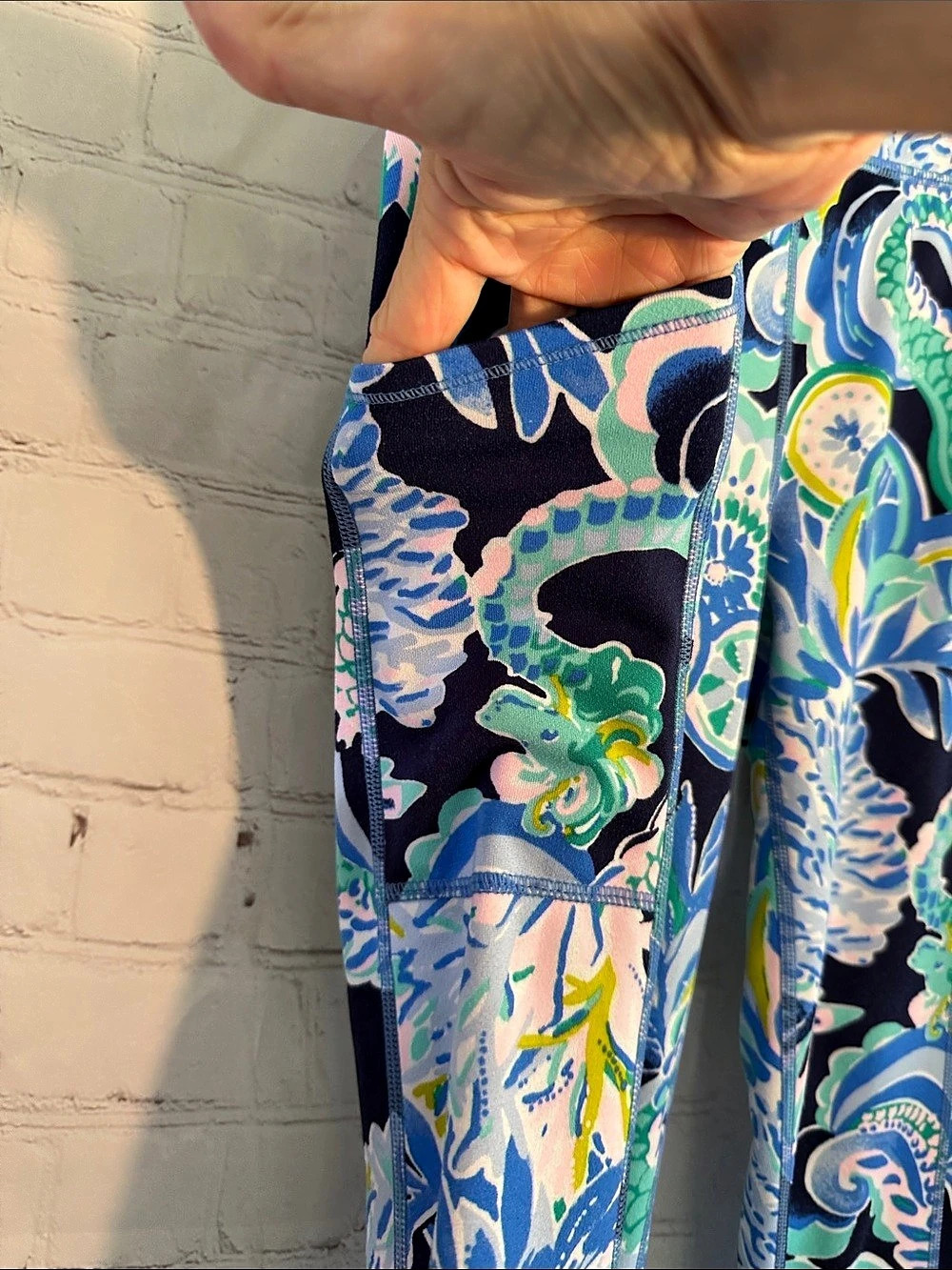 Lilly Pulitzer Luxletic Weekender High Rise Legging Weekender High Rise Floral - Picture 8 of 9